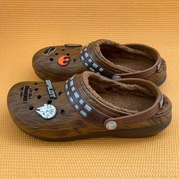 Star Wars™ x Crocs Classic Lined Chewbacca Clog - Brown - J-6 Child (11 inches ) - Picture 3 of 8